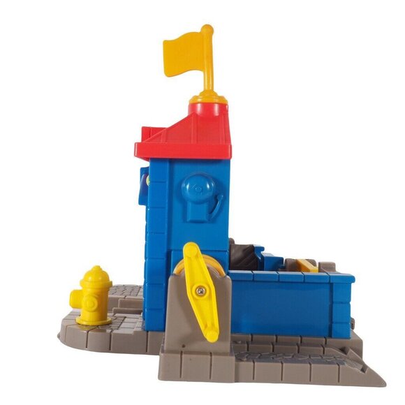 Fisher Price GeoTrax Transportation System Mechanics Garage Moving Parts 2003 - Picture 2 of 7